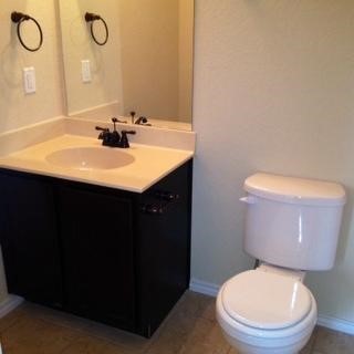 Building Photo - 680 Creekside Cir