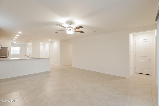 Foto del edificio - 8976 S 253rd Ave