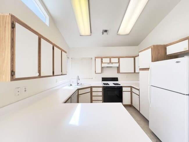 Building Photo - Cozy one single-story home