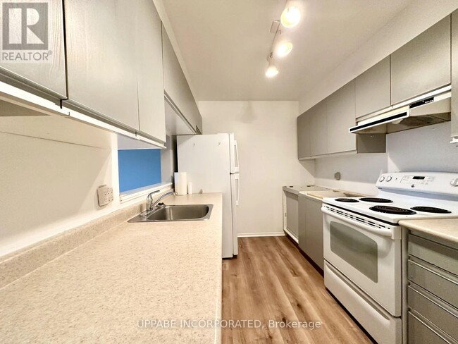 Building Photo - 280-280 Brittany Dr