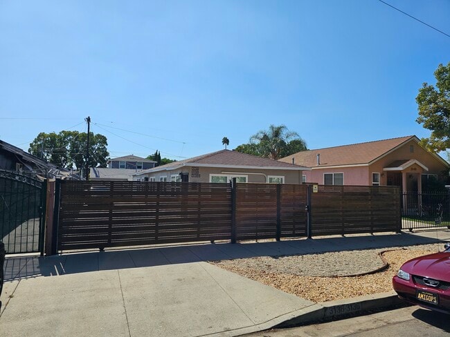 Foto del edificio - 3136 Casitas Ave