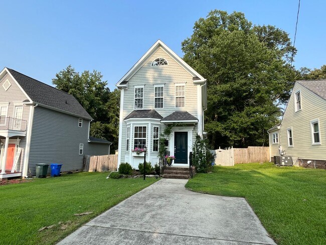 Foto del edificio - Premier 3BD, 2.5BA House in Downtown Fuqua...