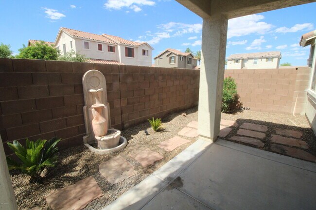 Foto del edificio - 3808 E Flower Ct