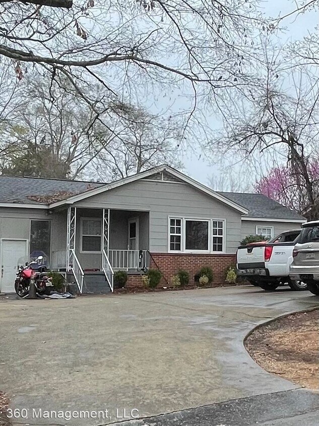 Foto principal - 3 br, 2 bath House - 319 E Drake