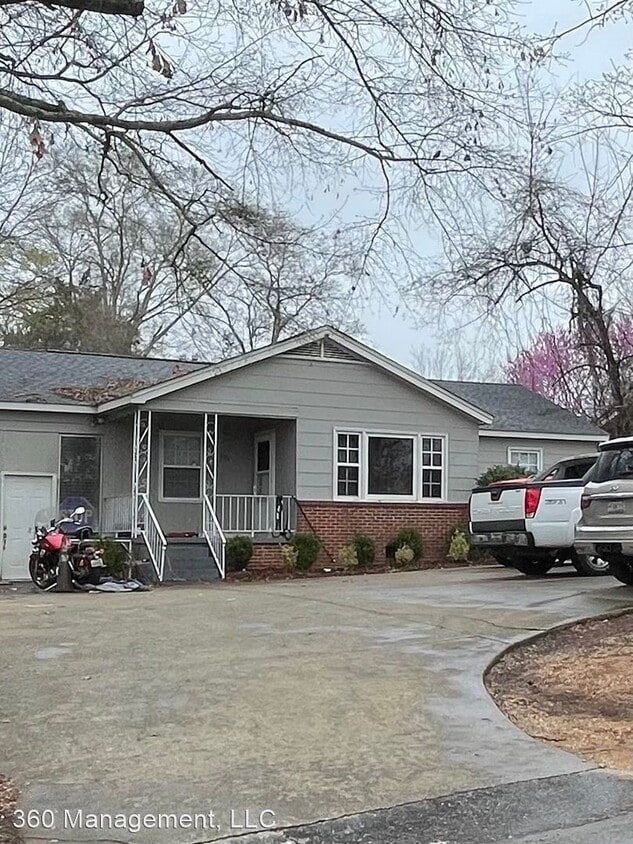 Primary Photo - 3 br, 2 bath House - 319 E Drake