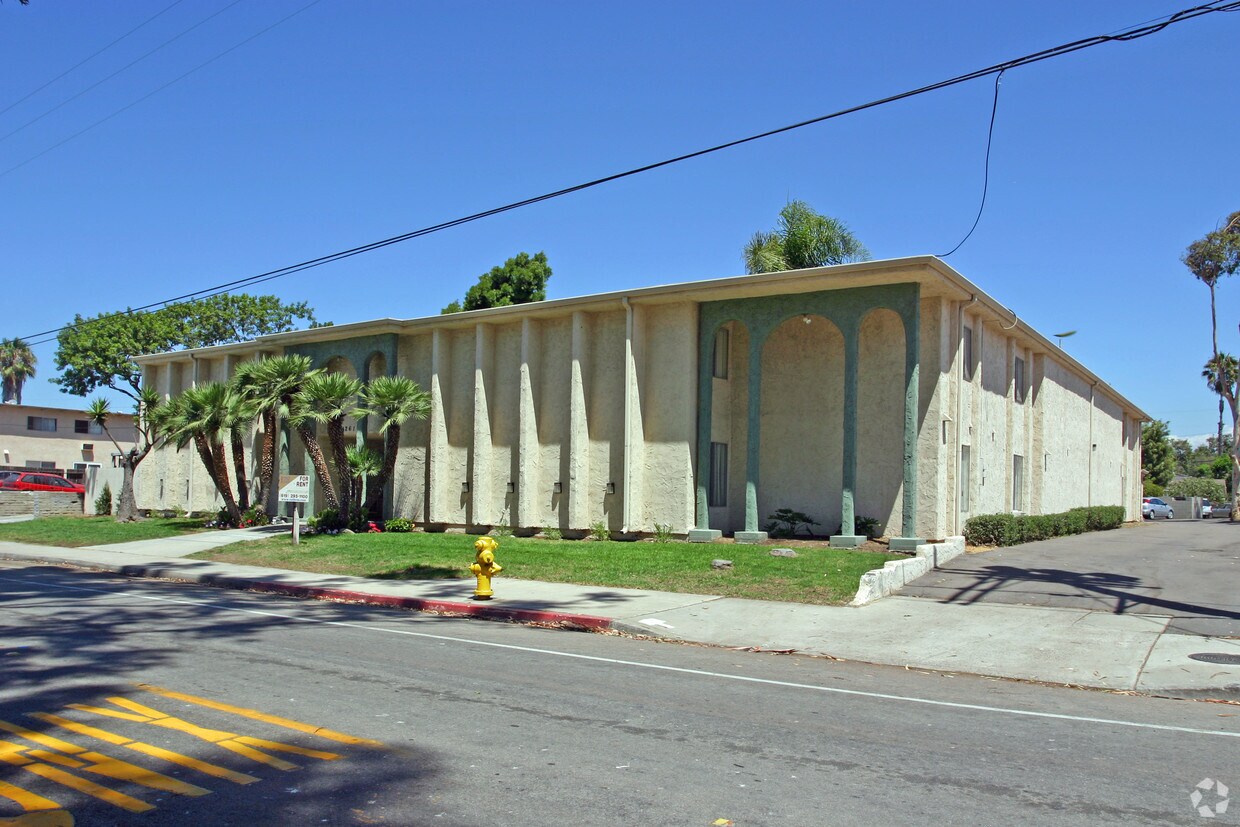 Foto del edificio - Helix Manor Townhomes