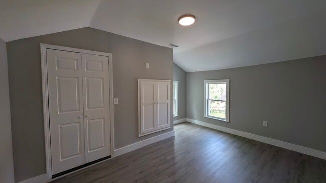 Building Photo - 510 6th Ave