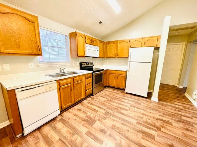 Building Photo - 1228 Woodland Dr