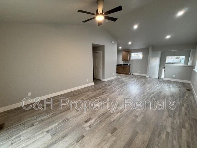 Foto del edificio - 1335 Lynn Ave