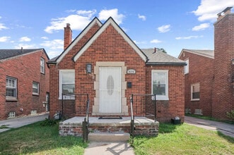 Building Photo - 18278 Manor