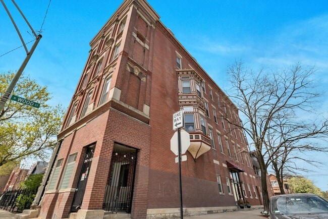 Building Photo - 708 N Wood St