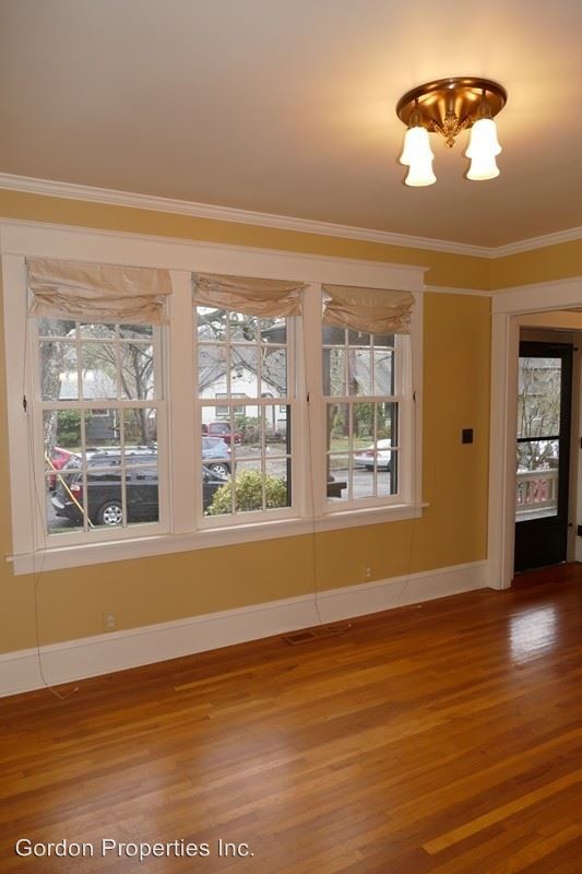 Building Photo - 3 br, 1 bath House - 1533 SE Martins St