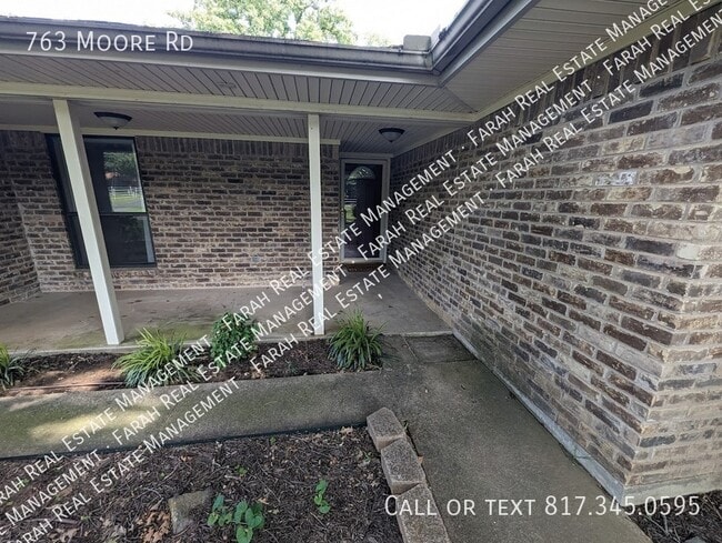 Building Photo - 763 Moore Rd