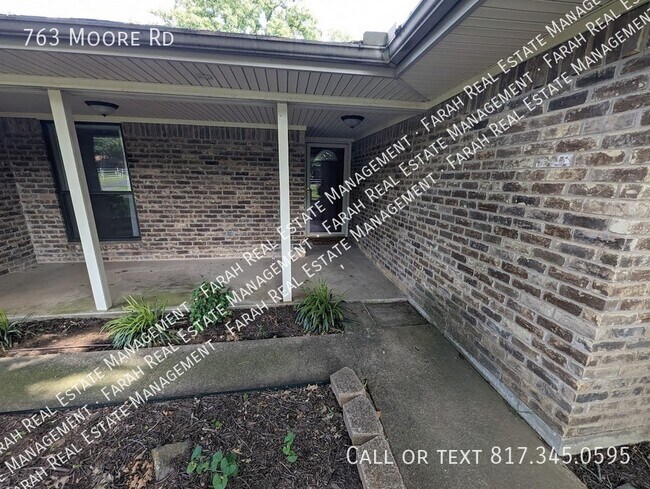 Foto del edificio - 763 Moore Rd