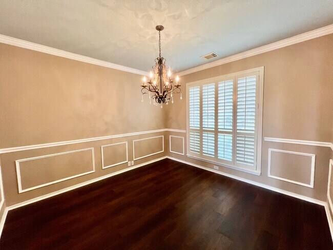 Building Photo - MUST SEE! 2-Story 4 Bedroom / 3 Bath Home ...