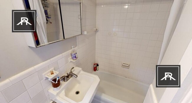 Building Photo - 2 bedroom in Cambridge MA 02138