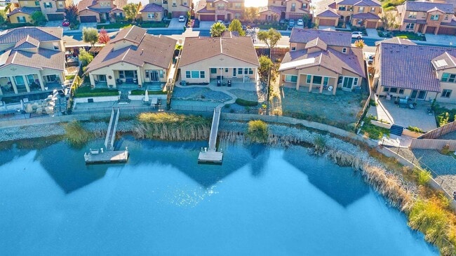 Building Photo - Lake front single story home in gated community!