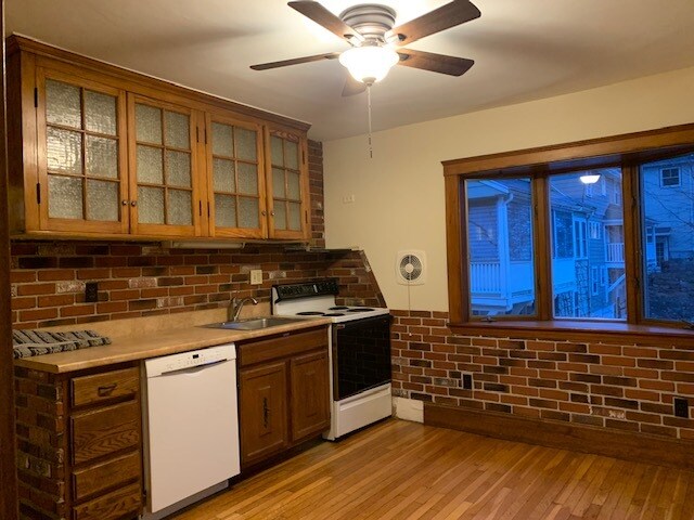 Foto del edificio - 67 Trowbridge Ave