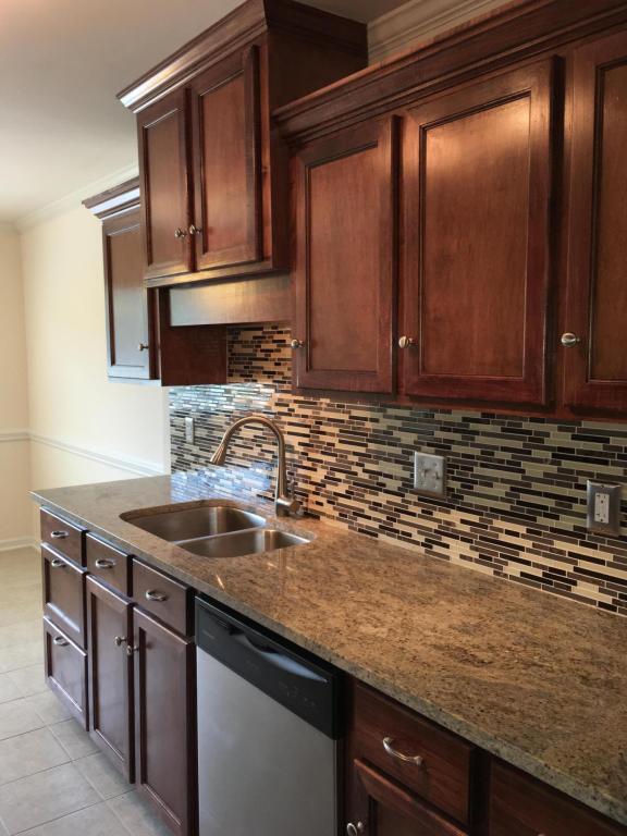 Building Photo - Fresh Paint and Flooring 3Br Townhome on S...
