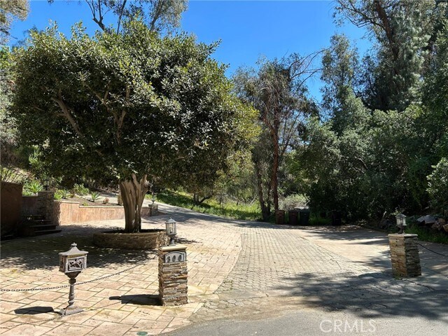 Foto del edificio - 300 S Timken Rd