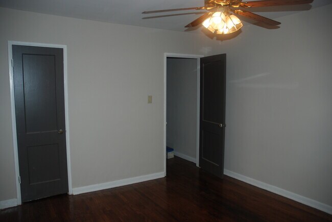 Foto del edificio - 2038 Dellwood Pl