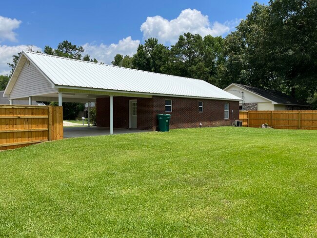 Foto del edificio - 30670 Bill Martin Ln