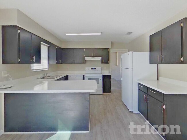 Building Photo - 7580 Falcon Trace Dr W