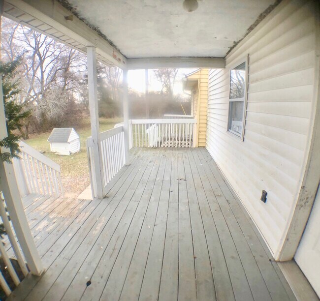 Building Photo - 1221 South Dr