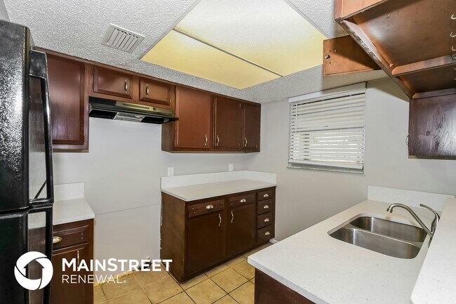 Building Photo - 3331 Lakemar Pl