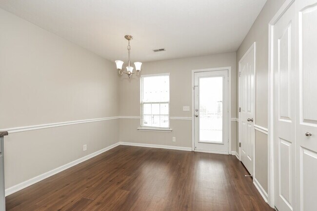 Foto del edificio - 1017 Cheryl Ln