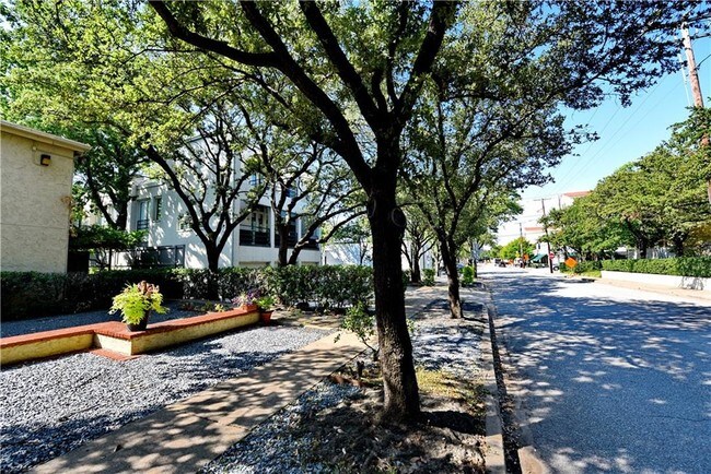 Foto del edificio - 4431 Travis St