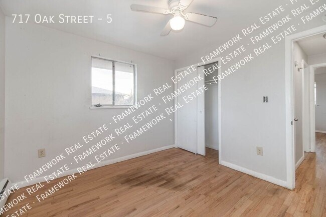 Foto del edificio - 717 Oak St
