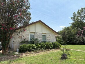 Building Photo - 1404 Cedar Park Dr