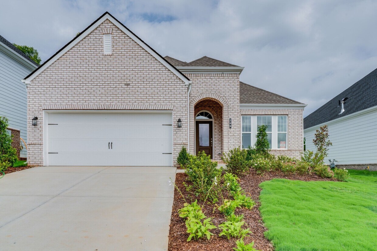 Foto principal - 208 Woodhall Ct
