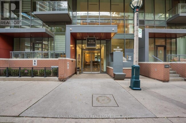 Building Photo - 20 Bruyeres Mews