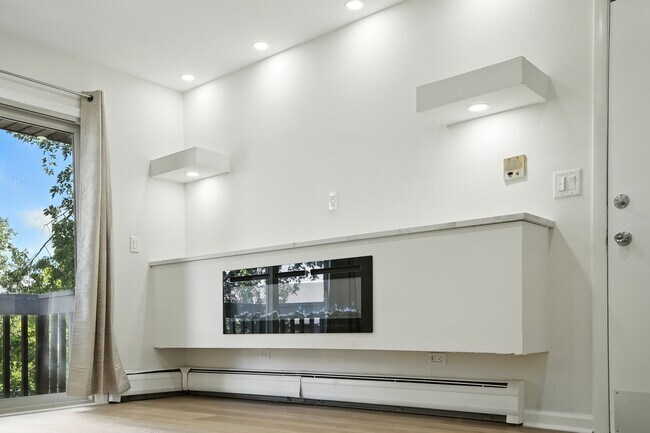 Foto del edificio - 8310 Woodland Dr