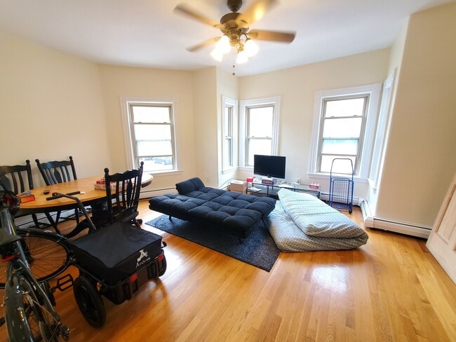 Photo - 149 Centre St Apartment