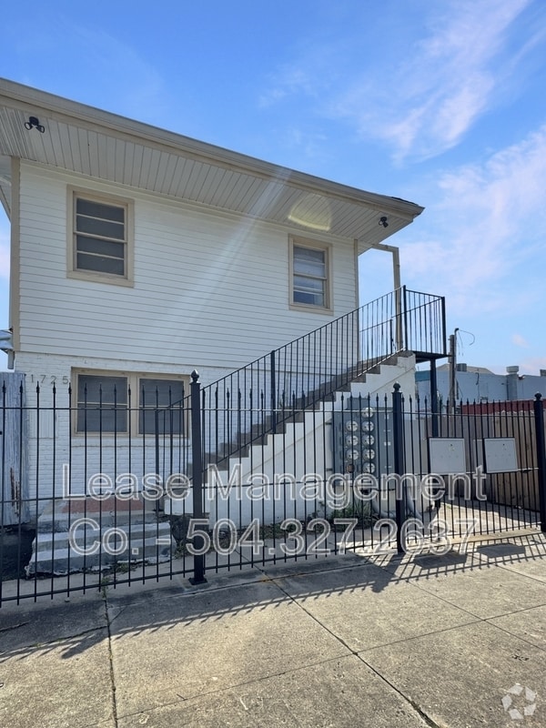Building Photo - 1725 Dumaine St