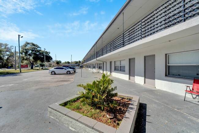 Foto del edificio - 2475 18th Ave S