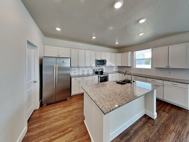 Foto del edificio - 983 W 850 S