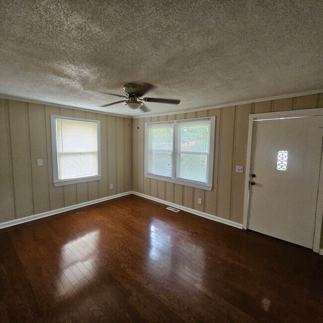 Foto del edificio - Charming 2BR House in Nashville