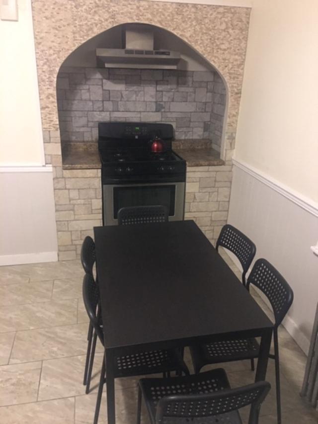 Eat-in Kitchen area - 969 Canterbury St