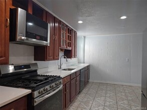 Building Photo - 139 Sickles Ave