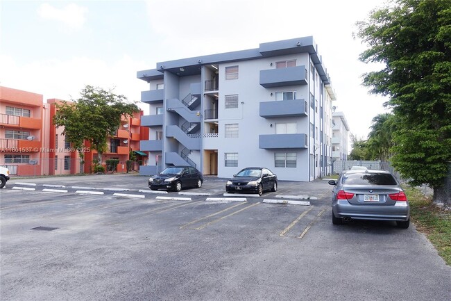 Building Photo - 495 NW 72nd Ave
