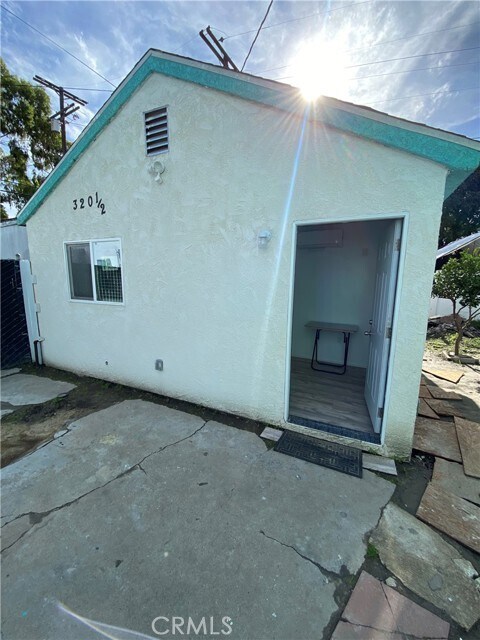 Foto principal - 320 W 91st Pl