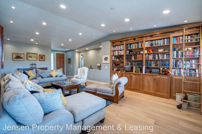 Building Photo - 5 br, 2 bath House - 2329 North Prospector...