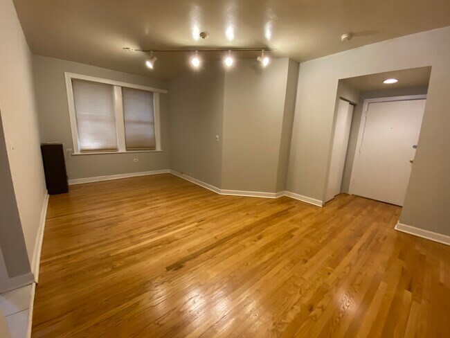 Foto del edificio - 3229 N Clark St