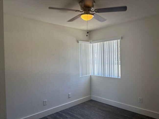 Foto del edificio - Beautiful 3 Bedroom Apartment In Placentia