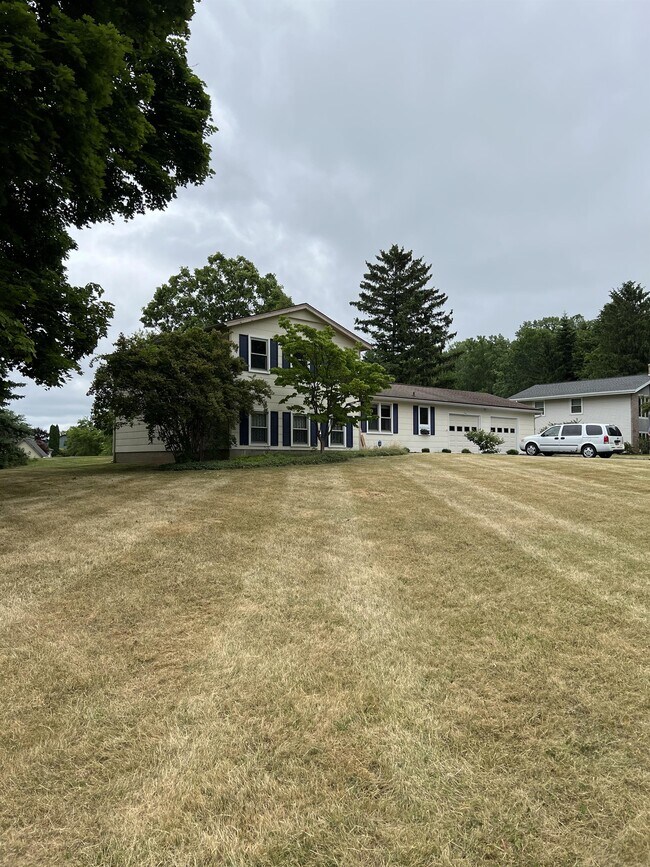 Building Photo - 91 Barnfield Rd