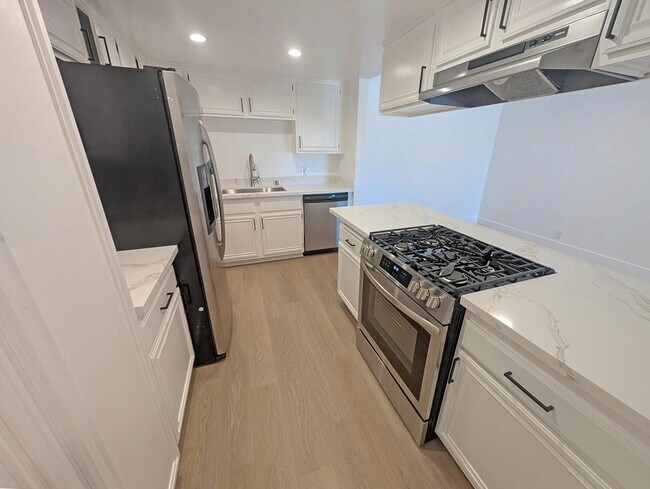 Foto del edificio - 4454 Coldwater Canyon Ave